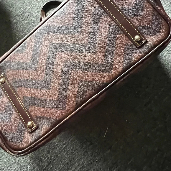 Dooney & Bourke Large Brown Tan Chevron Tote - Picture 11 of 12